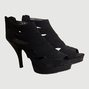 Bongo Women's Black Gladiator 4 in heels Sz. 9 GUC (flaws)